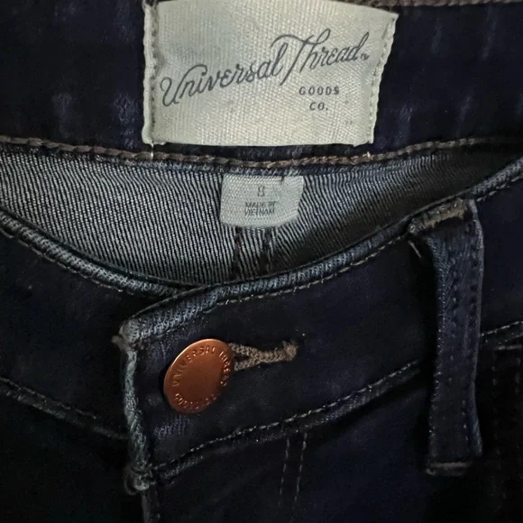 Universal Thread Size 8 Distressed Denim High Rise Midi Women's Shorts - Picture 4 of 6